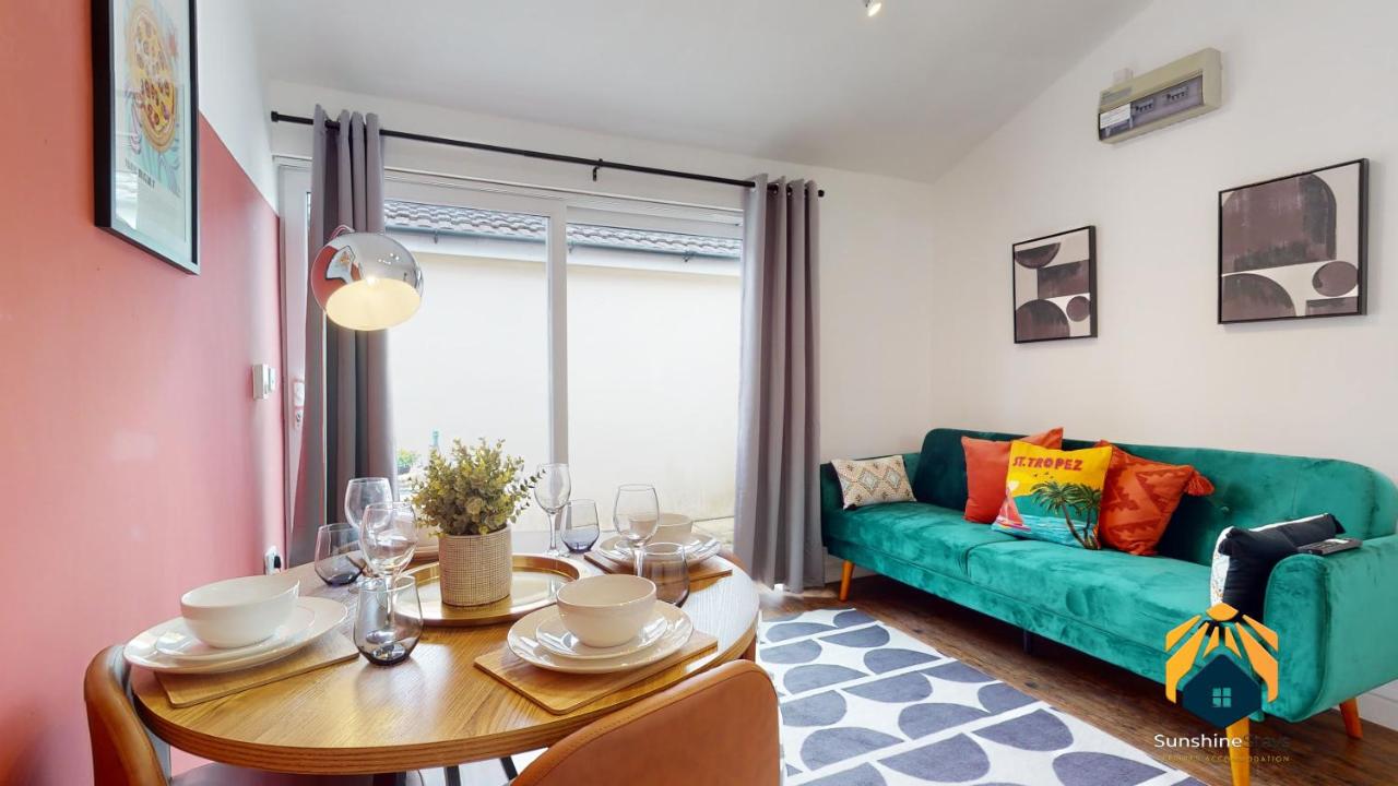 B&B Cardiff - Cardiff Apartment - Walking distance to Centre with Sun Patio - Bed and Breakfast Cardiff