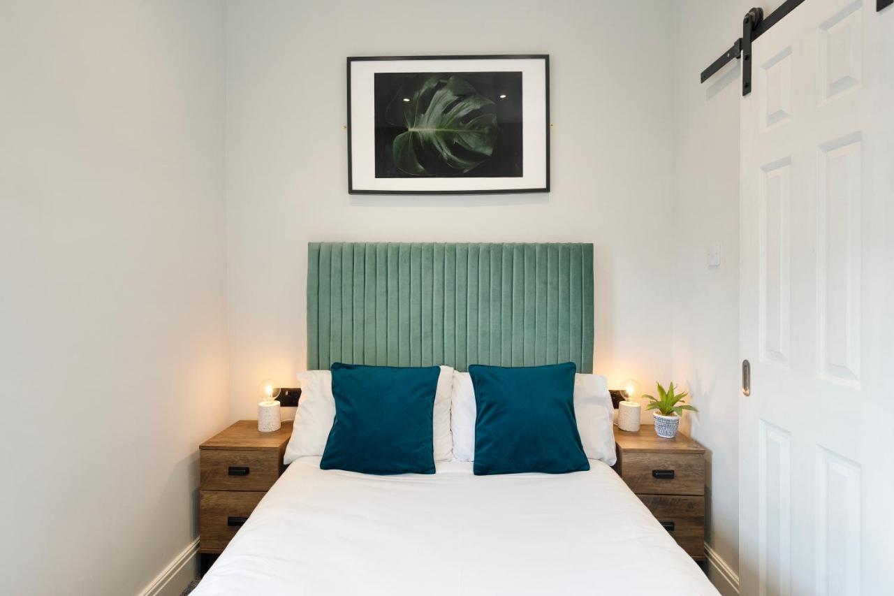 Cosy Modern Apartment With Free Parking - B&B