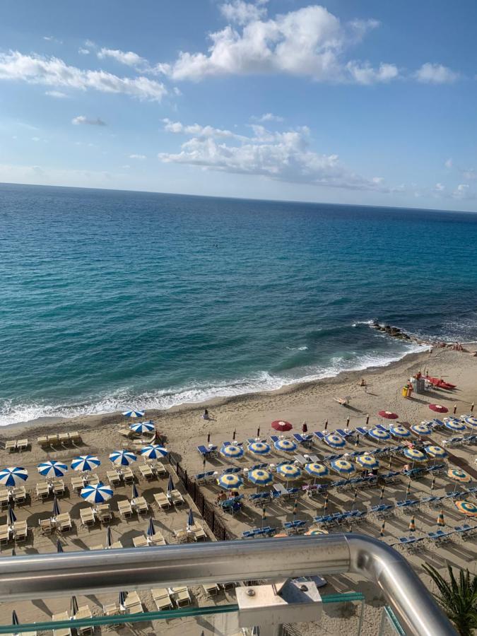 Vela D’Oro appartamenti sul mare - B&B Pietra Ligure