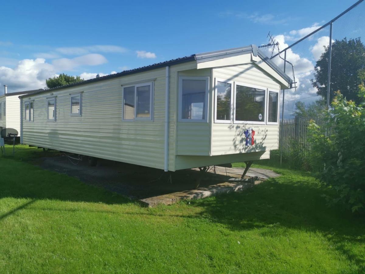 B&B Rhyl - 8 Birth Caravan Marine Holiday Park Rhyl - Bed and Breakfast Rhyl