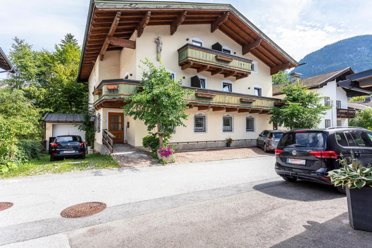 Apartment with Mountain View