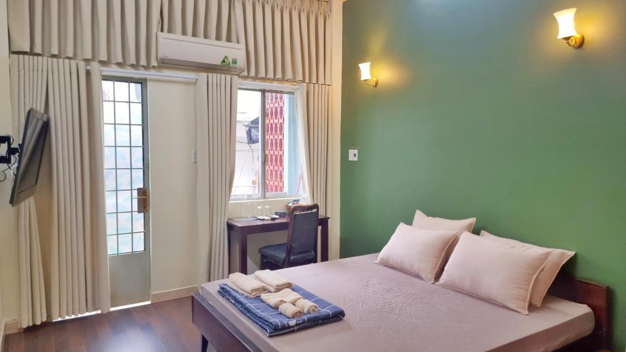 Tweepersoonskamer met 2 Aparte Bedden en Balkon