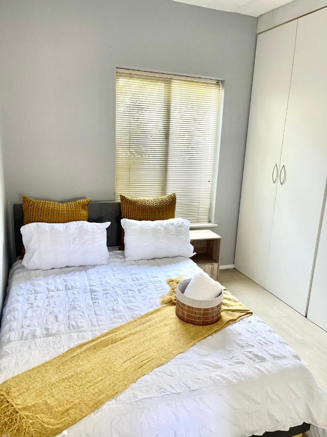 B&B Sandton - Bungalows unit 5 - Bed and Breakfast Sandton