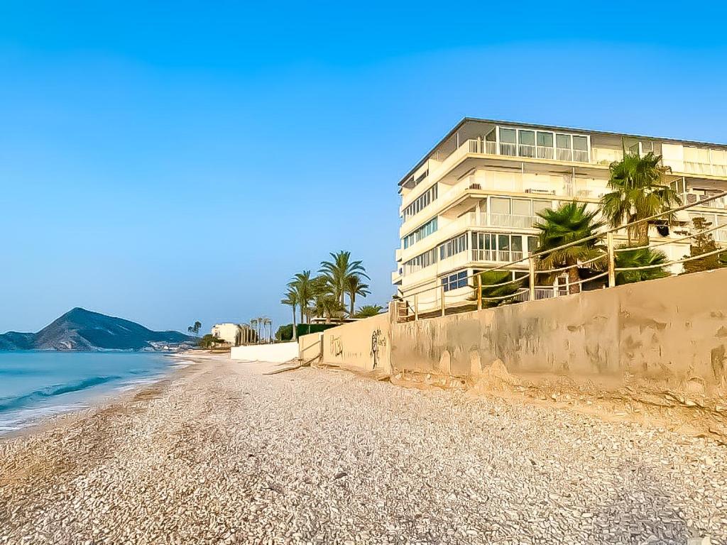 Apartamento primera línea con acceso privado a la playa - Bed and Breakfast