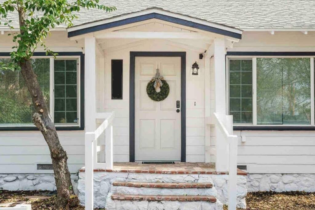 Entire 2 Bedroom Pet Friendly Cottage Home - B&B Alpine