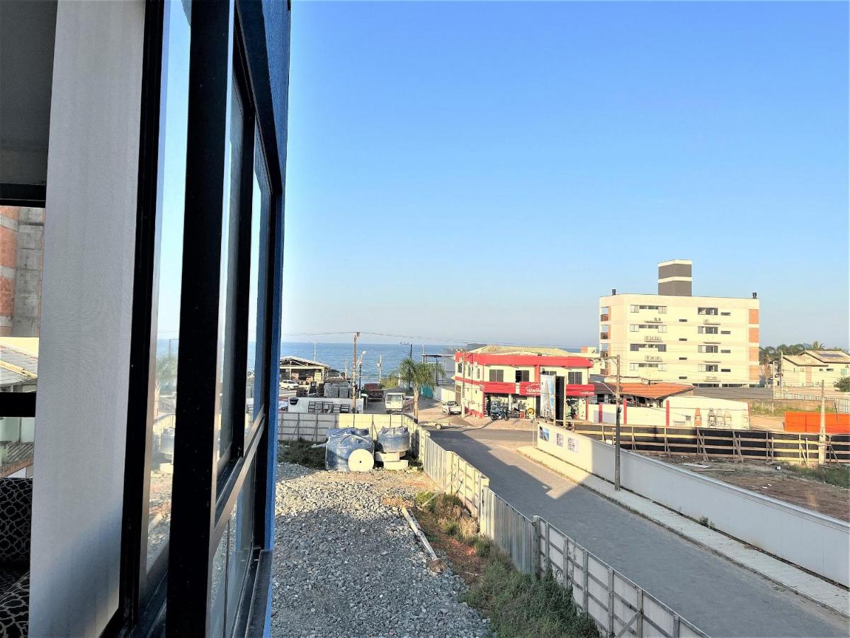150m da praia em um fantástico edifício em Balneário Piçarras - B&B