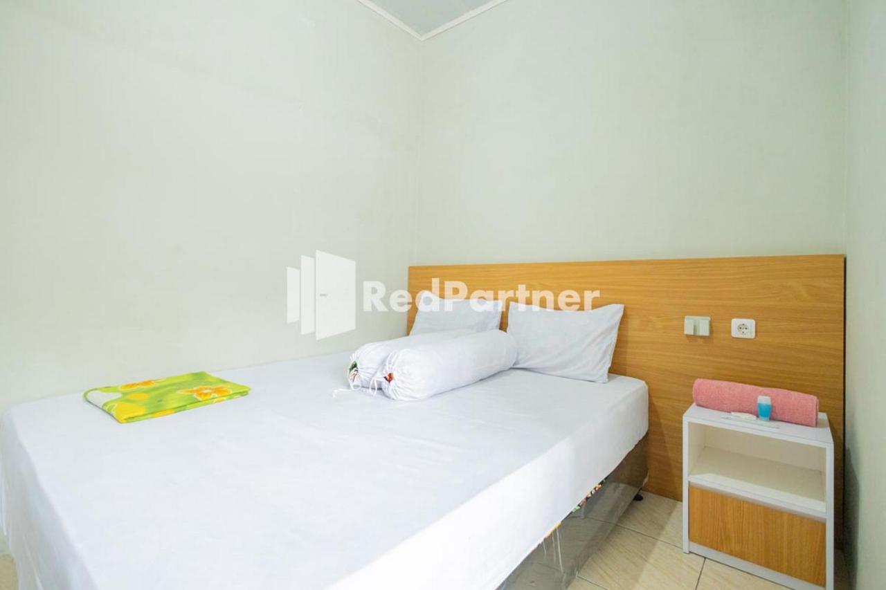 B&B Serang - Atiq Homestay Syariah Mitra RedDoorz - Bed and Breakfast Serang