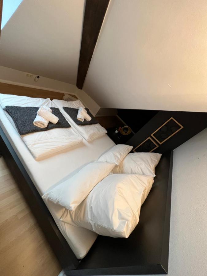Moderne Galerie-Wohnung! Zentral-A8-B17 WIFI - Chambres d’hôtes Gersthofen