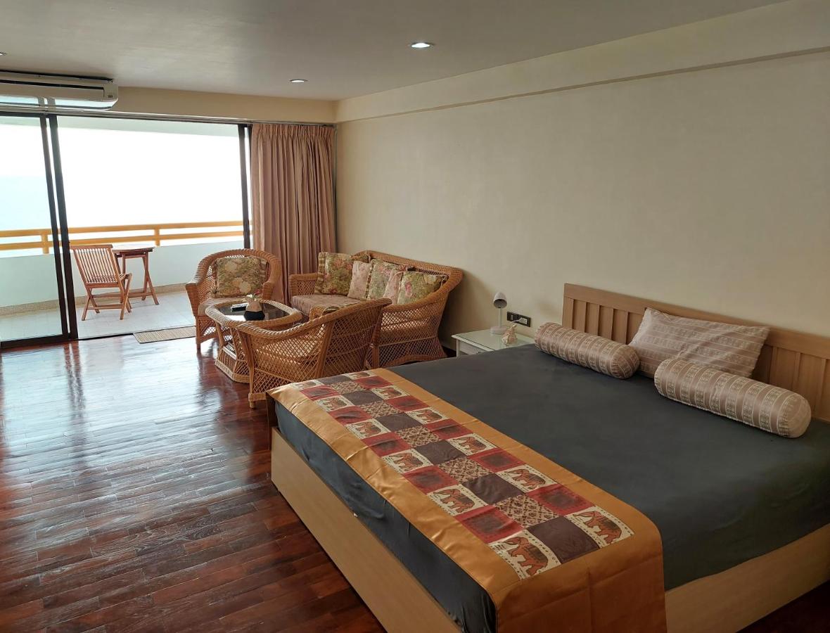 Studio Apartment with Sea View