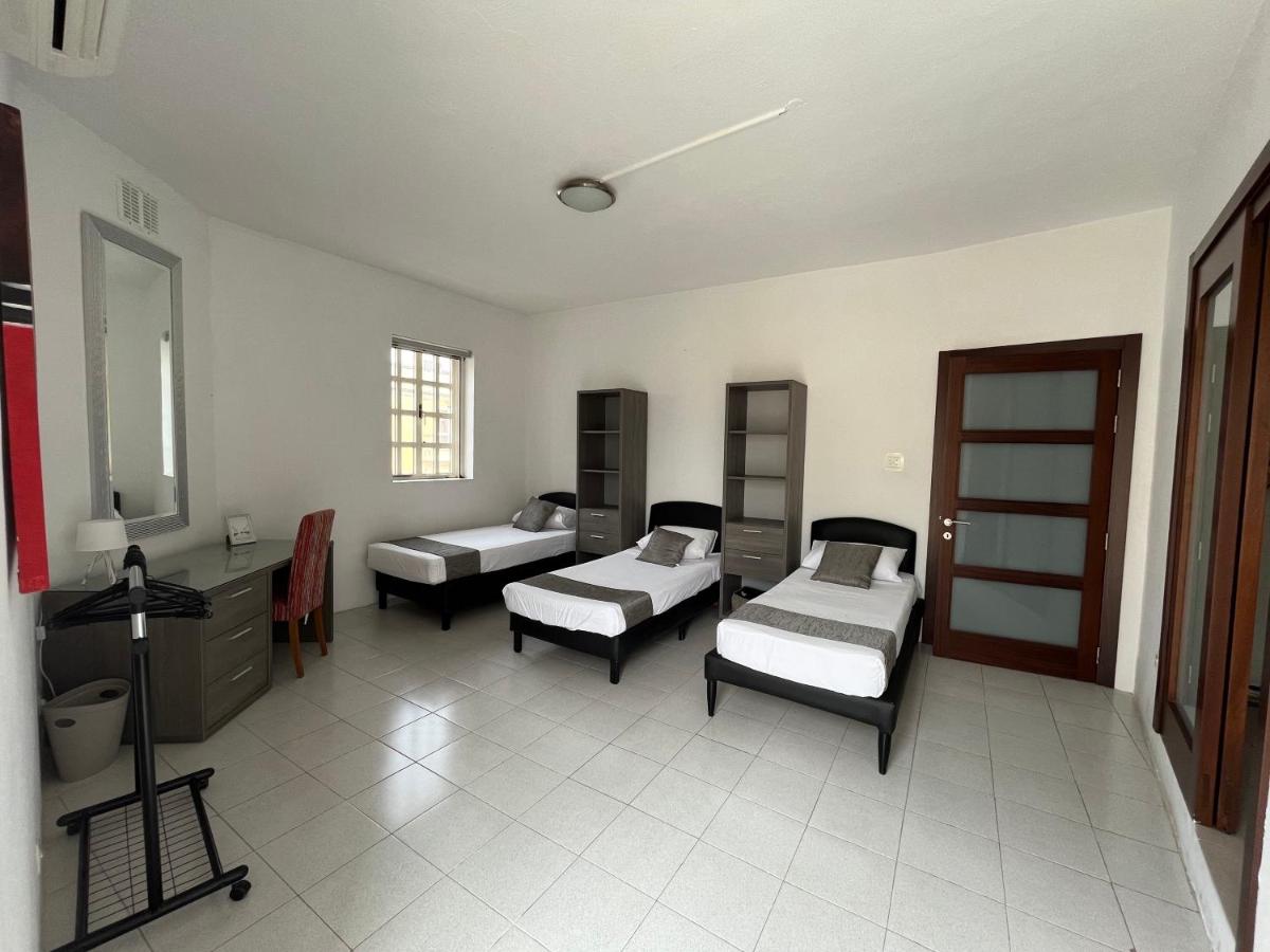 New Aurora Room 1, Huge private bedroom en-suite - B&B