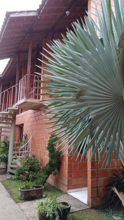Apto Duplex Condomínio Maranduba Ville II Sapê a 100 mts da praia - B&B