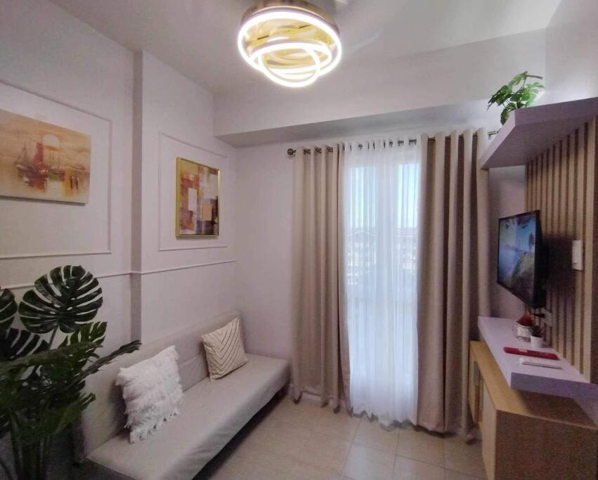 B&B Manila - 1BR unit at The Rochester Condominium - Bed and Breakfast Manila