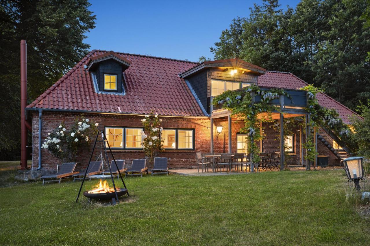 GUT KLETKAMP "Altes Backhaus" - Freistehendes Landhaus mit 7 Schlafzimmern I Kamin I Garten & Terrasse I 15 Min zur Ostsee I Parkplätze I Hundefreundlich I Bar I WLAN - B&B