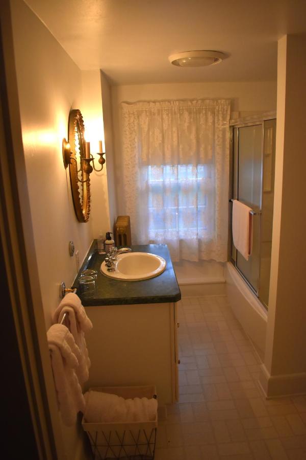 Deluxe Queen Suite