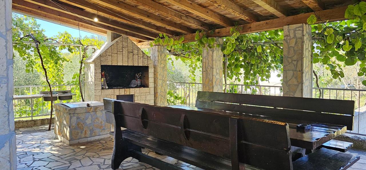 Coastal Charm: Apartmani Pazanin - B&B Vinišće