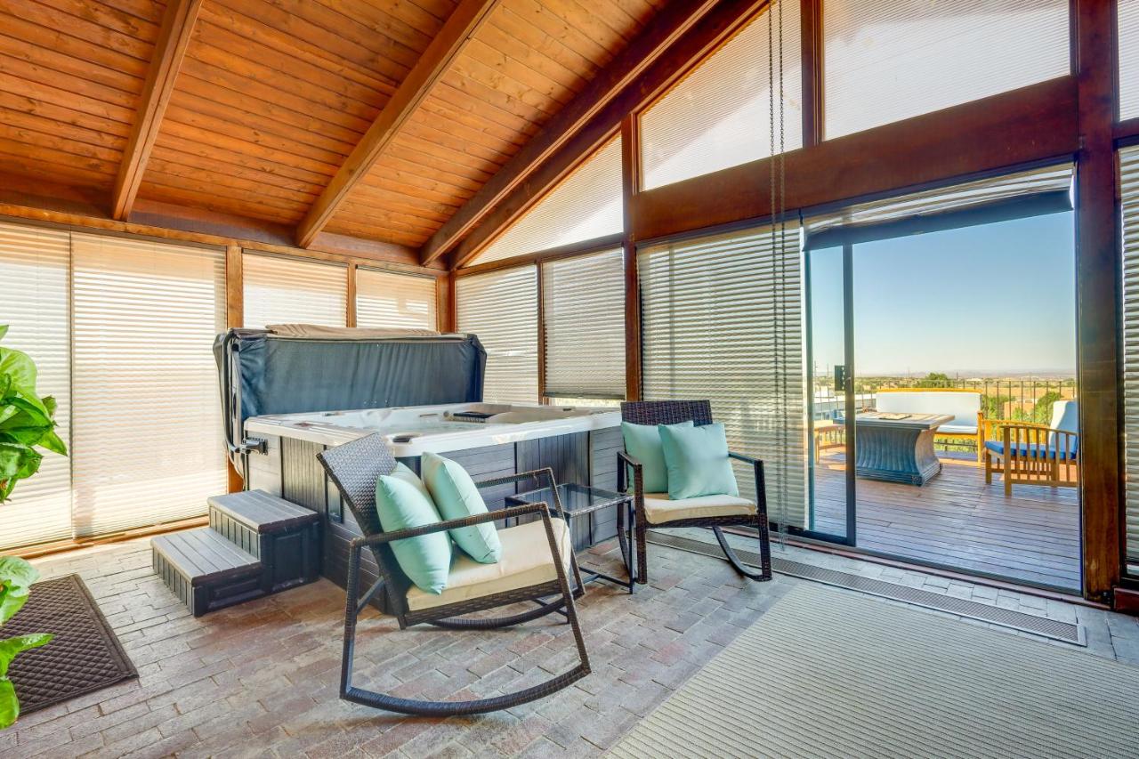 Scenic Santa Fe Vacation Rental with Views and Hot Tub - Chambres d’hôtes Santa Fe