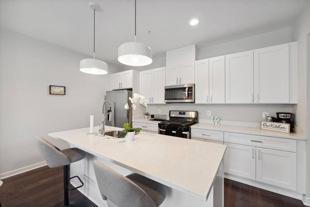 B&B Washington D.C. - Spacious 3Bedroom Duplex with Rooftop Deck! - Bed and Breakfast Washington D.C.