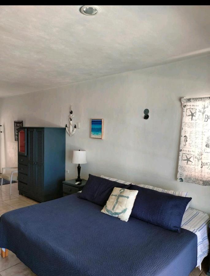 Suite con cama extragrande y vistas al mar