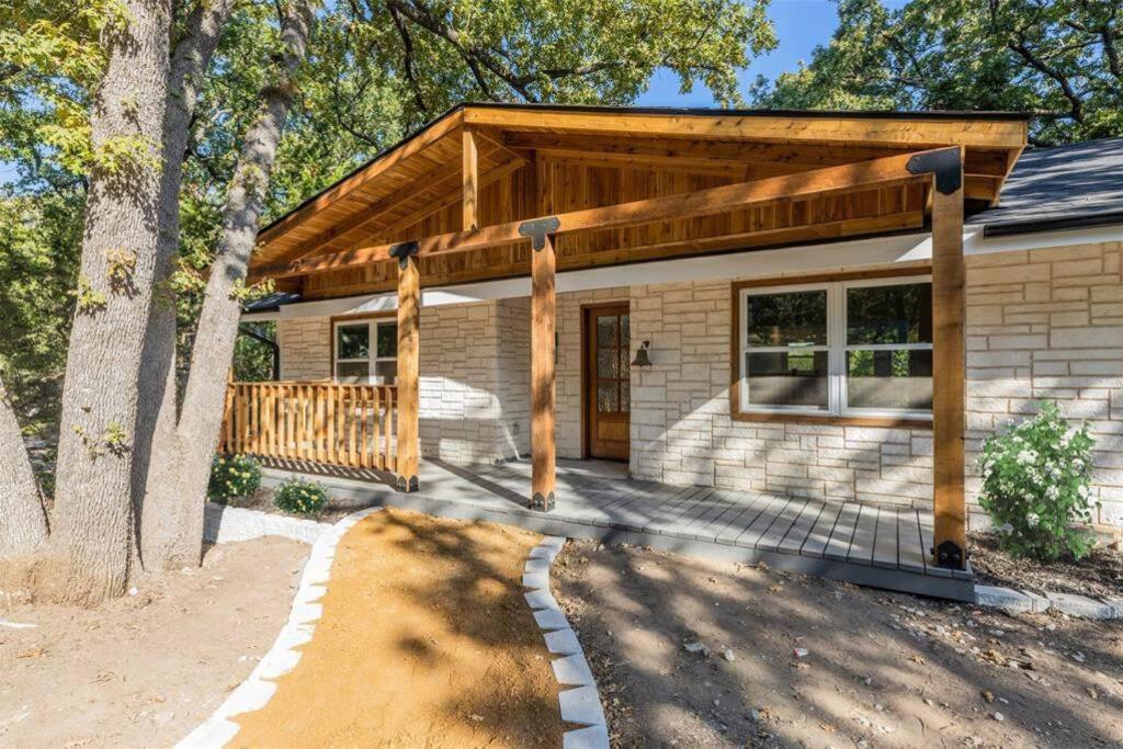 Cozy Texoma Hideaway with Tanglewood Resort Pools - 800ft from Lake Texoma shoreline - B&B