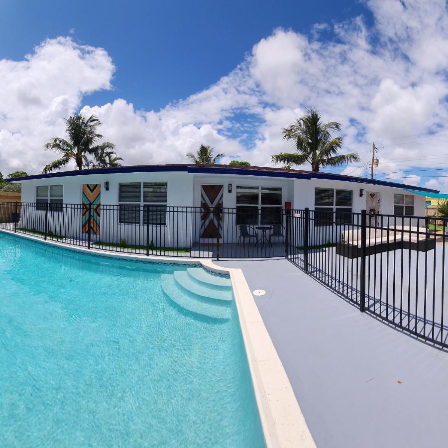 Equipped House W Pool & Patios, Near the Beaches, Prime Location- Ideal for Small Families, Coastal Haven - B&B