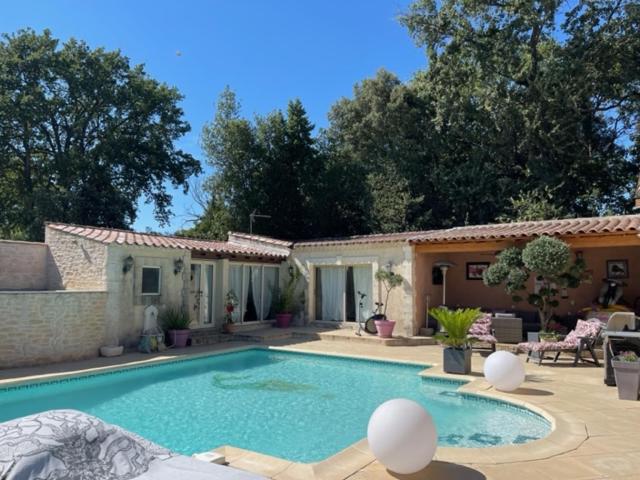 B&B Arpaillargues-et-Aureillac - appartement avec piscine - Bed and Breakfast Arpaillargues-et-Aureillac