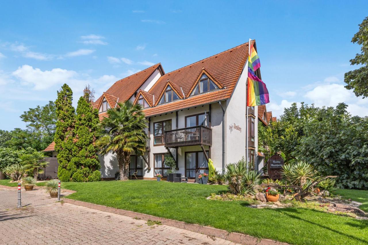 Belisima Apartments I Ferienwohnungen Deidesheim I Deutsche Weinstraße I Individuell mit Charm I Ruhig am Kurpark I Nähe Supermarkt - Bäcker - Bahnhof - B&B