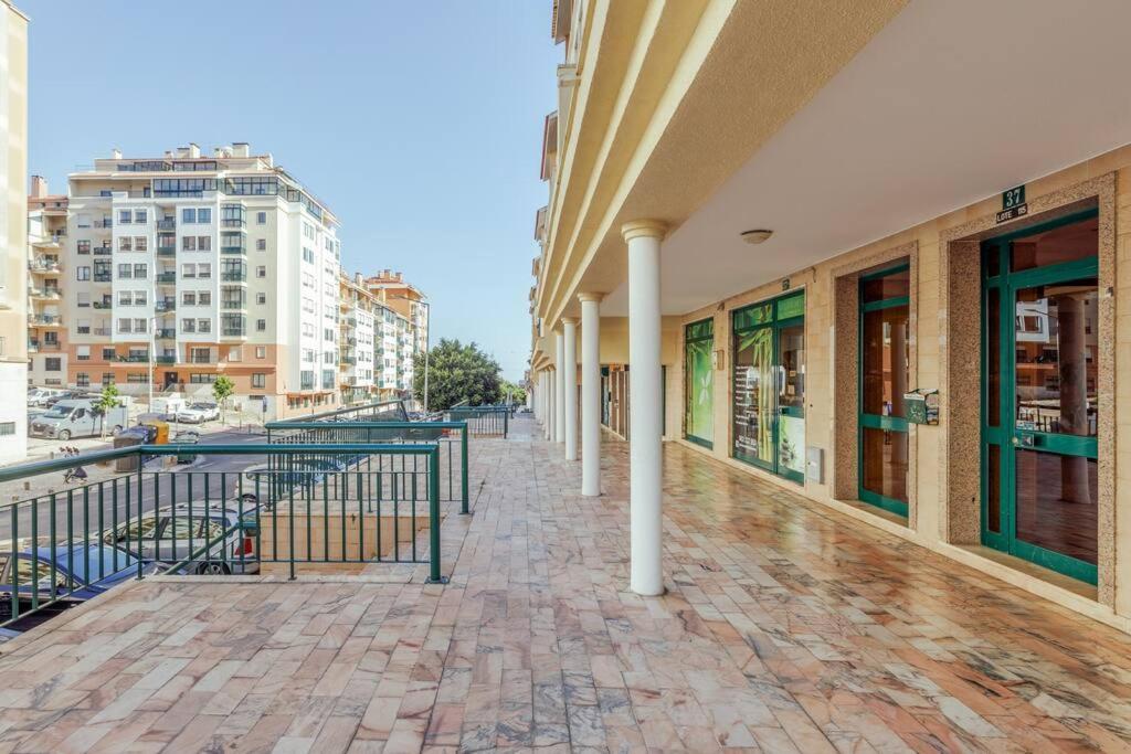 Glam 2 bedroom In Massamá - B&B