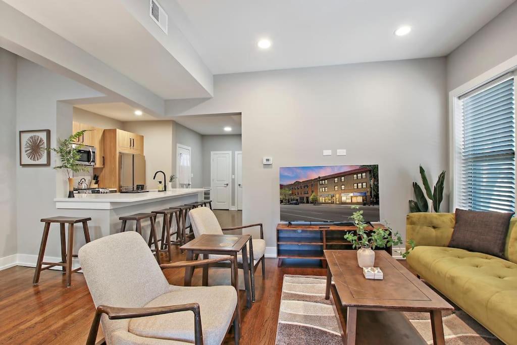 3BR Spacious Apartment with In-Unit Laundry - Kedzie 3F - Bed and Breakfast