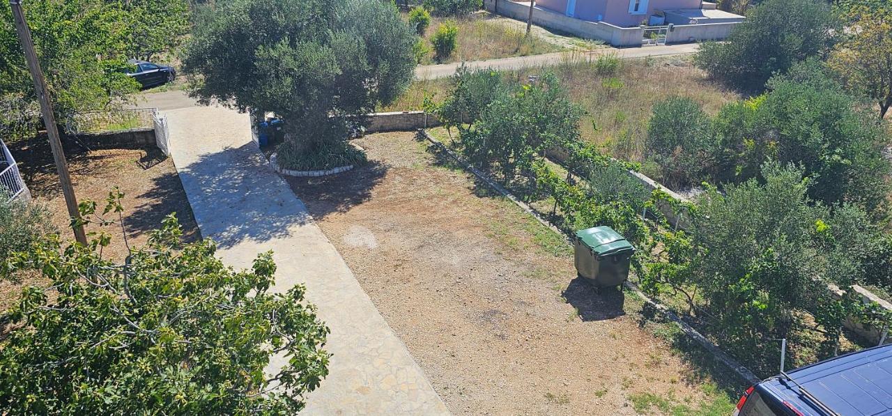Coastal Charm: Apartmani Pazanin - B&B Vinišće