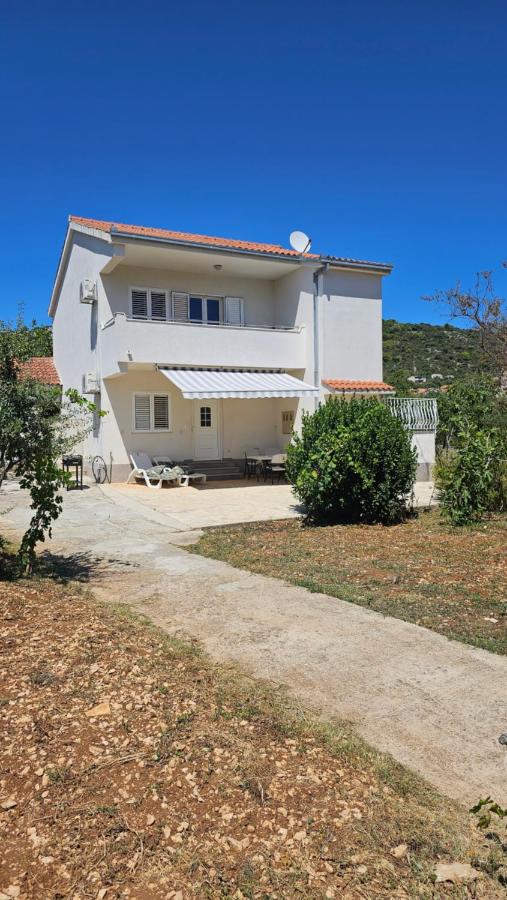 Adriatic Retreat: Apartmani Pazanin - Bed and Breakfast Vinišće