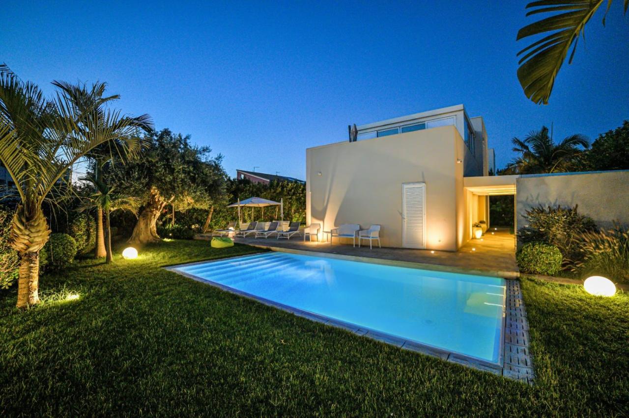 B&B Marina di Ragusa - Villa Ponente - Design House with Private Pool - Bed and Breakfast Marina di Ragusa