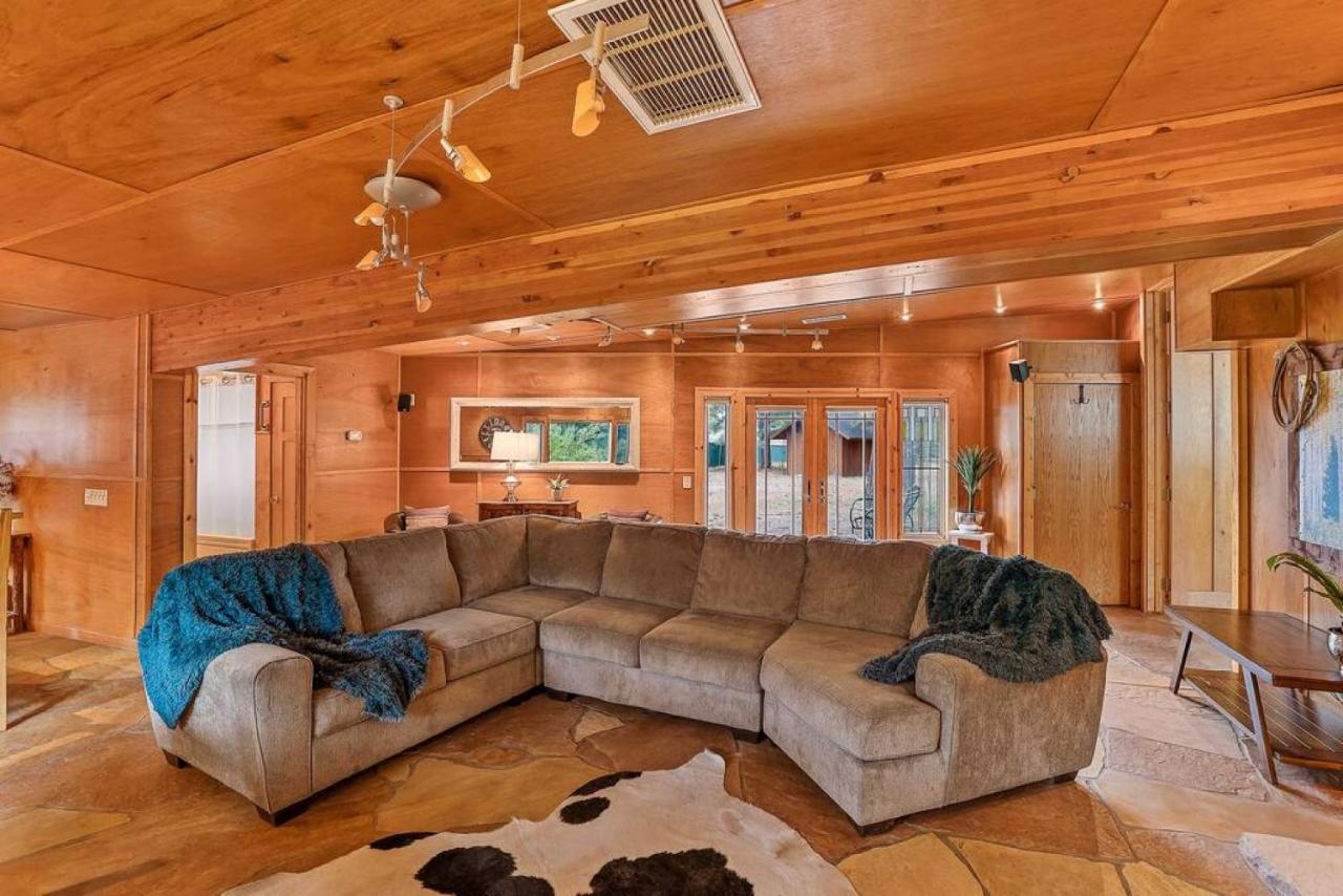 Historic Ranch house AC on forest acres in town - Chambres d’hôtes Flagstaff