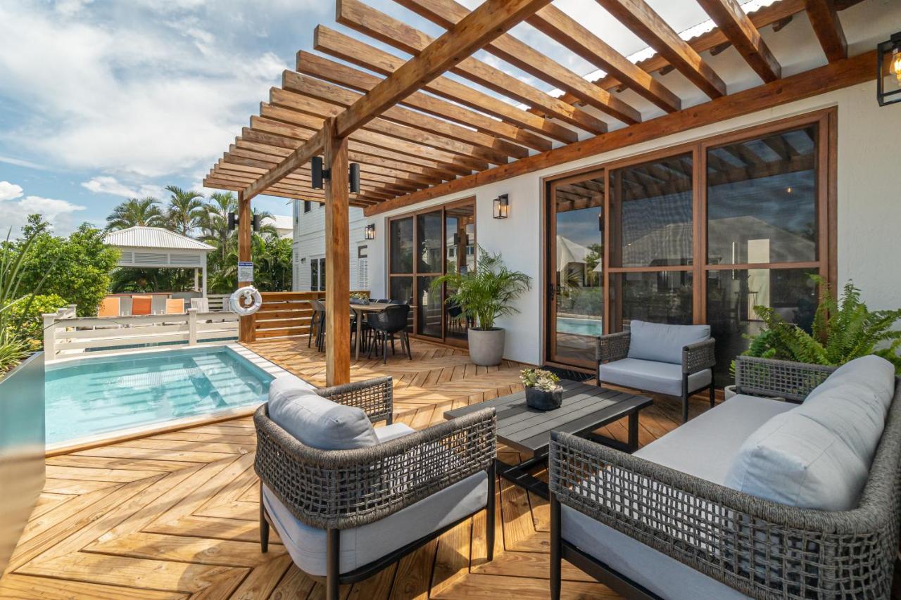 Conch Shell Cottage and The PoolClub at Mahogany Bay! - B&B