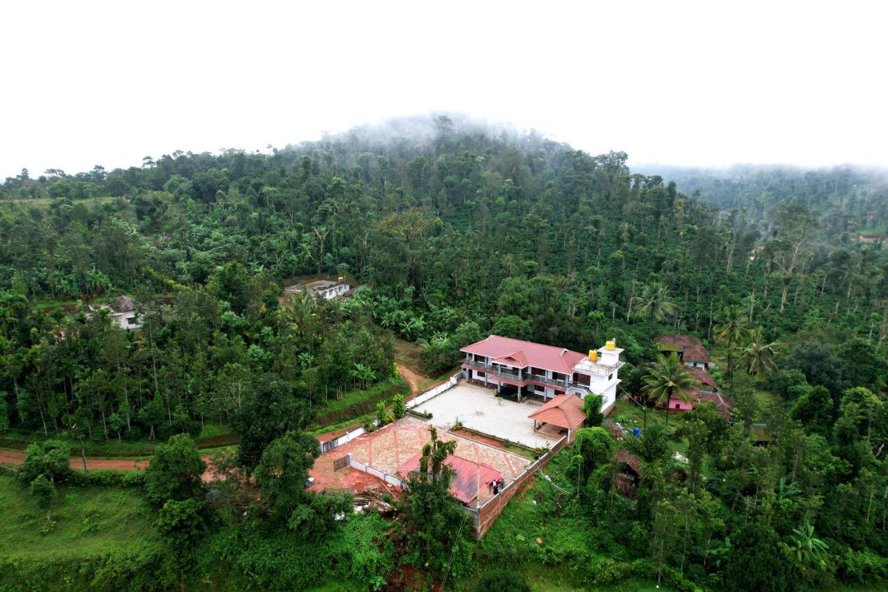 Kotibetta Homestay - Mountains View, River & Trek - B&B