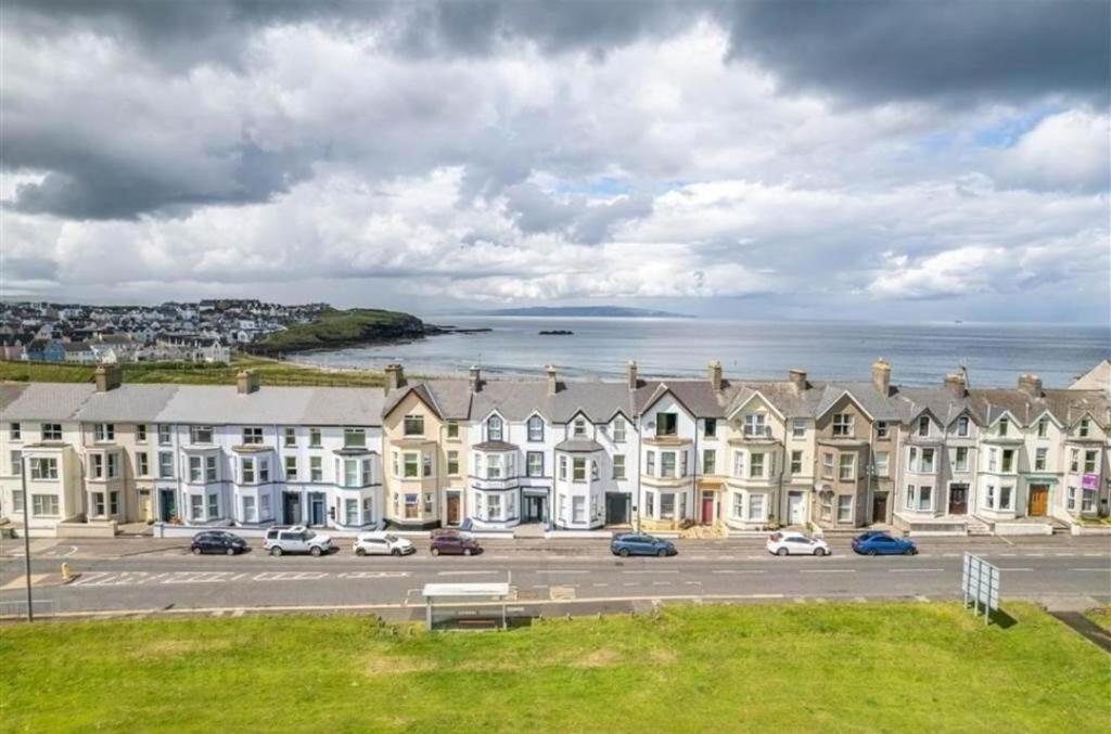 2 Dunluce Park - Portrush by the Sea - B&B