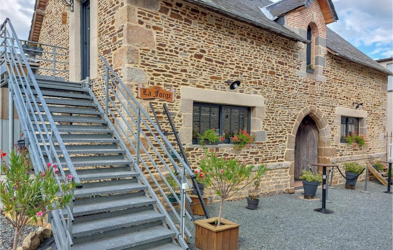 B&B Neuilly-le-Vendin - Cozy Home In Neuilly Le Vendin With Wifi - Bed and Breakfast Neuilly-le-Vendin