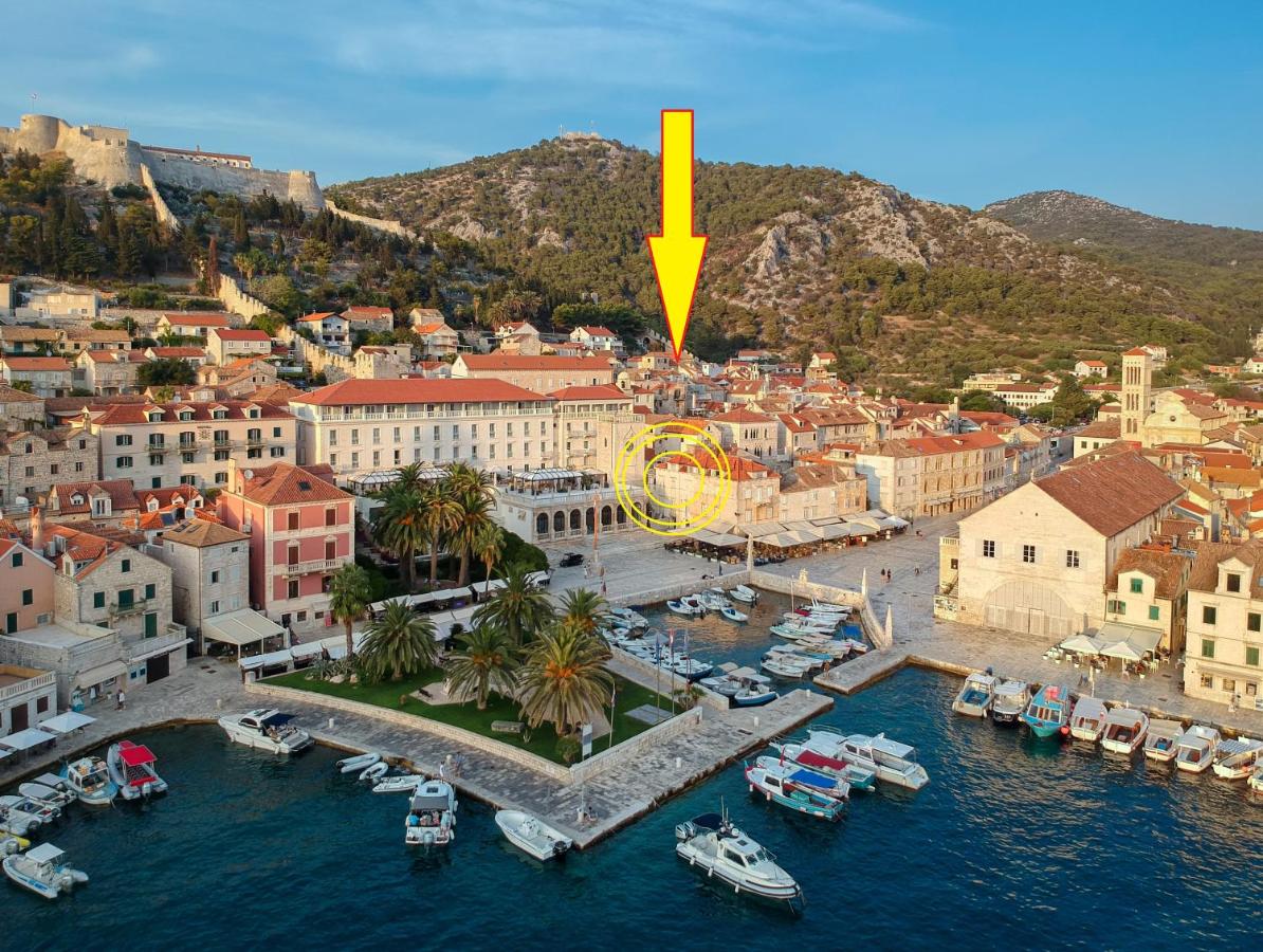Clock Tower Apartment - ZF Hvar Center - B&B