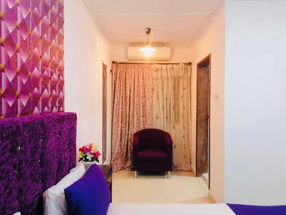 B&B Freetown - ZUNOX GUEST HOUSE - Bed and Breakfast Freetown