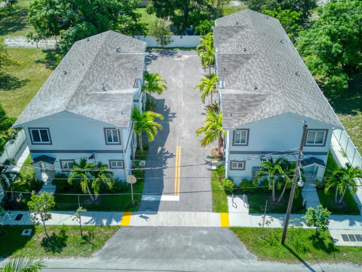 B&B Fort Lauderdale - Sistrunk Shades Entire Compound 5 Homes 50 Guests - Bed and Breakfast Fort Lauderdale