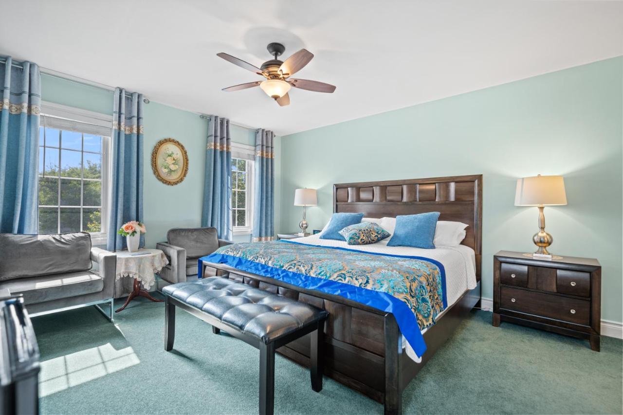 Deluxe King Suite