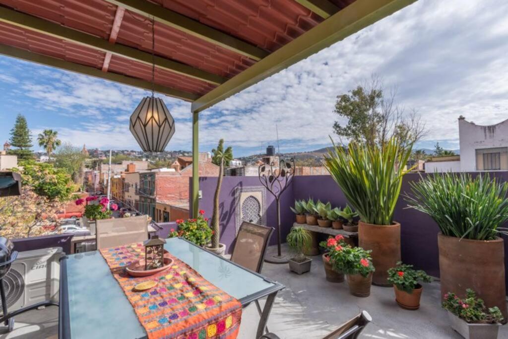 B&B San Miguel de Allende - Casa Golondrina - Casa with Terrace 4 people, 2 bd, in Centro - Bed and Breakfast San Miguel de Allende