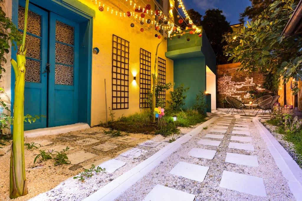 Modern 1BR Apartment with Private Garden Top Center - B&B