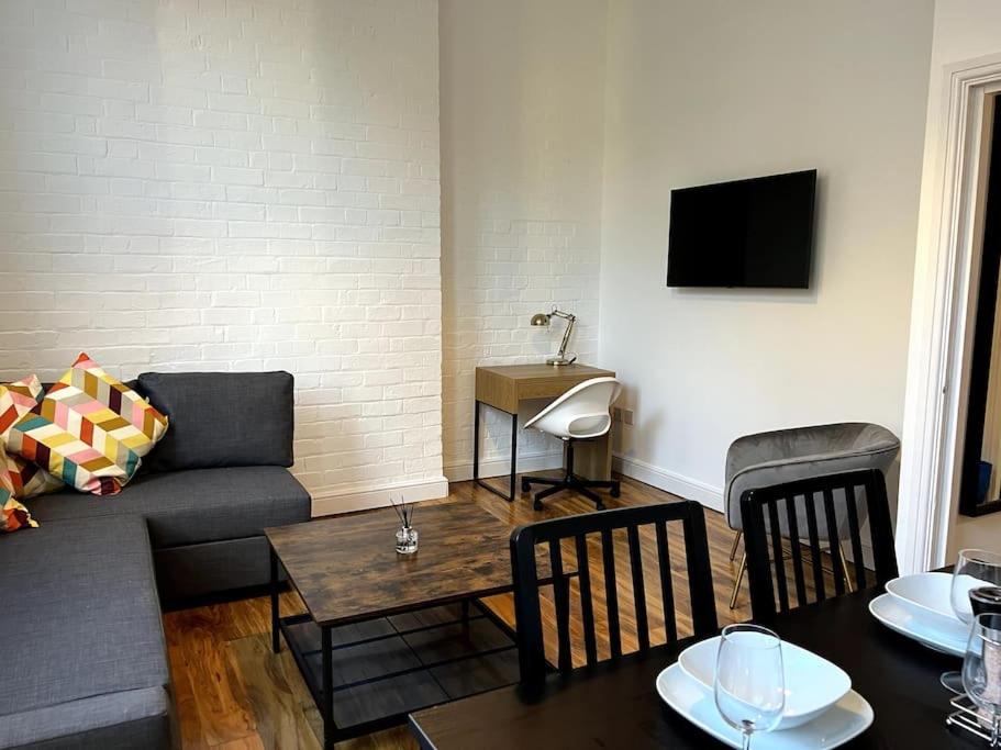 B&B Leicester - Central 2 bed spacious Apartment - Bed and Breakfast Leicester