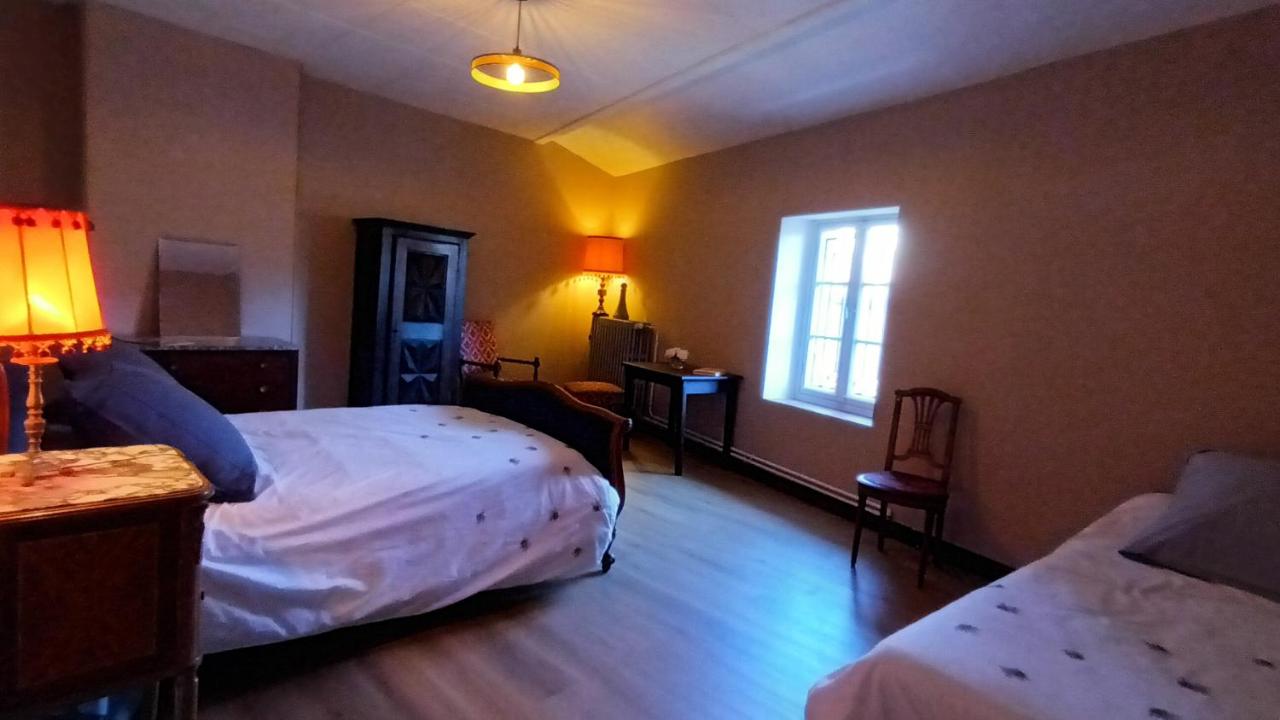 Basic Driepersoonskamer met Gedeelde Badkamer