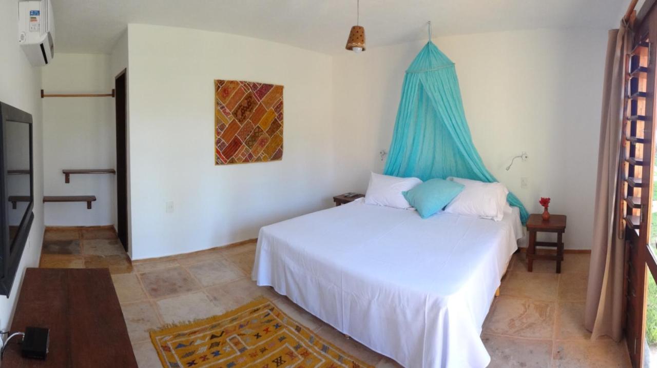 Habitación con cama extragrande.