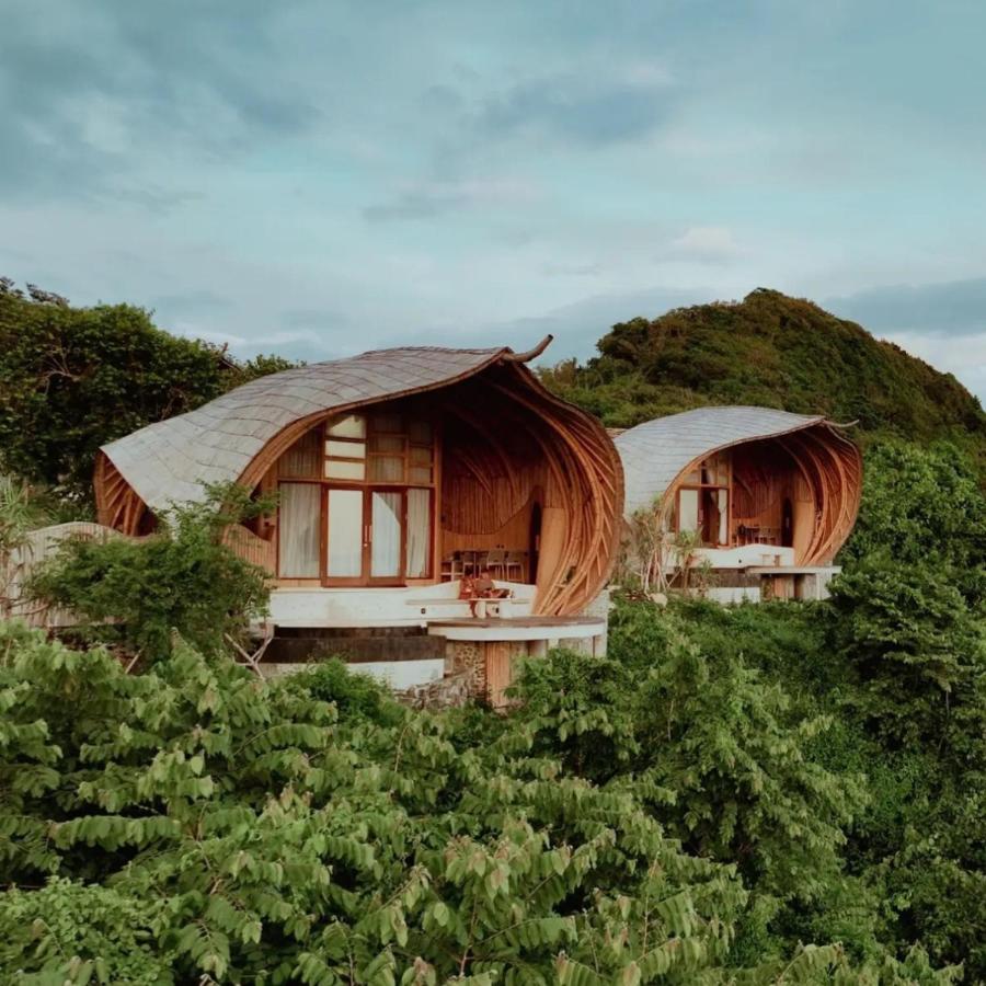 Kini Resort - Oceanfront Bamboo Eco Lodges - B&B Sekongkang