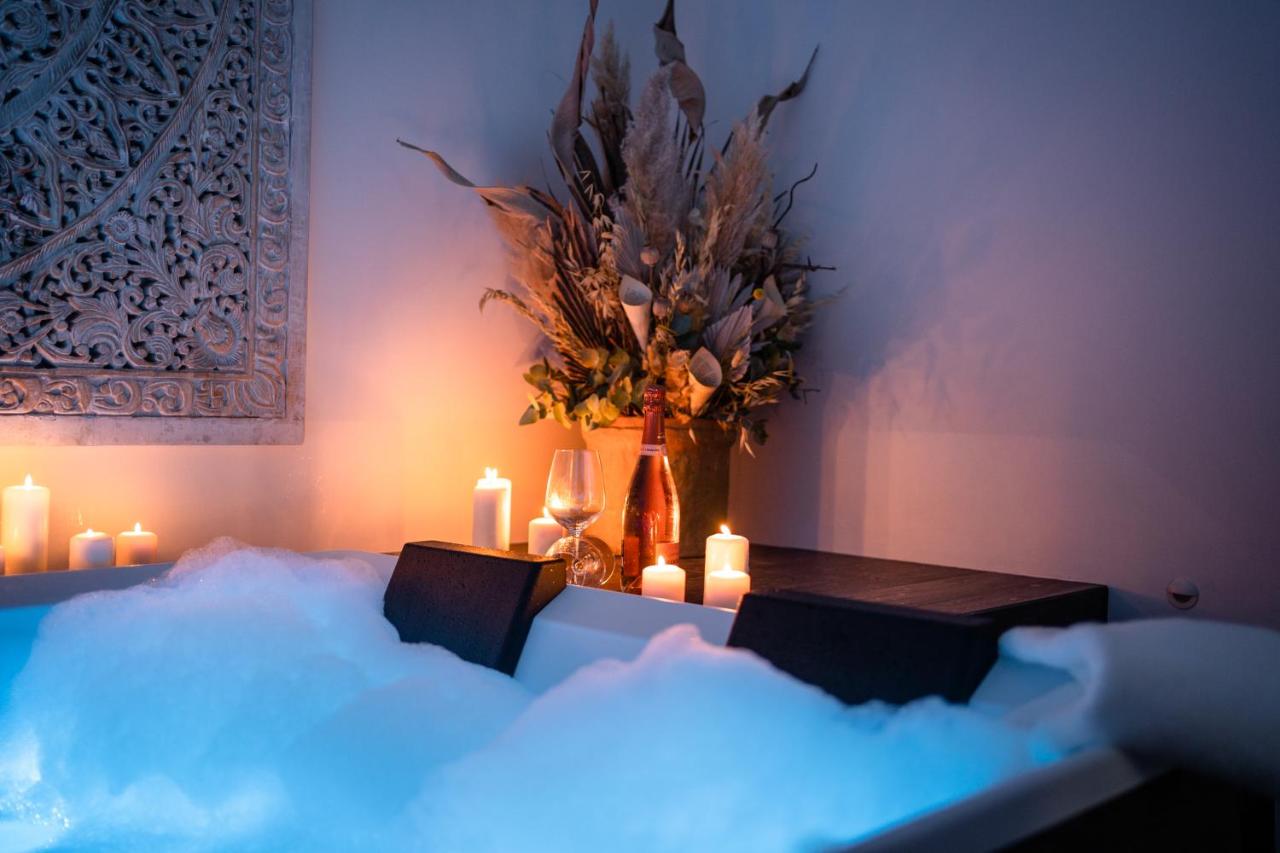 Deluxe Suite with Spa Bath