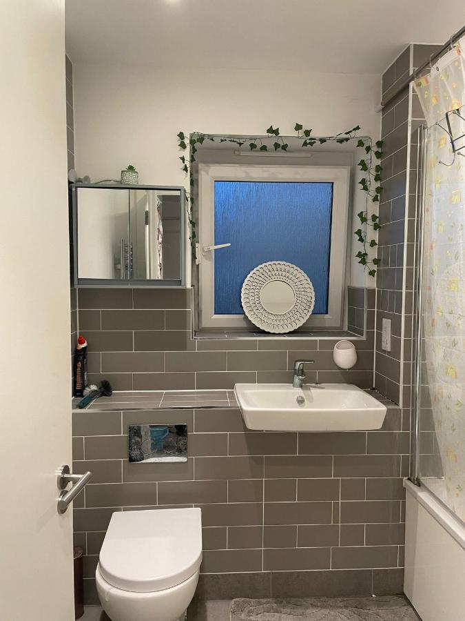 Tweepersoonskamer met Gedeelde Badkamer