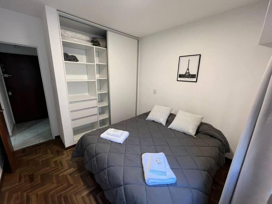 Departamento céntrico-46 n 326 entre1y2 - Bed and Breakfast