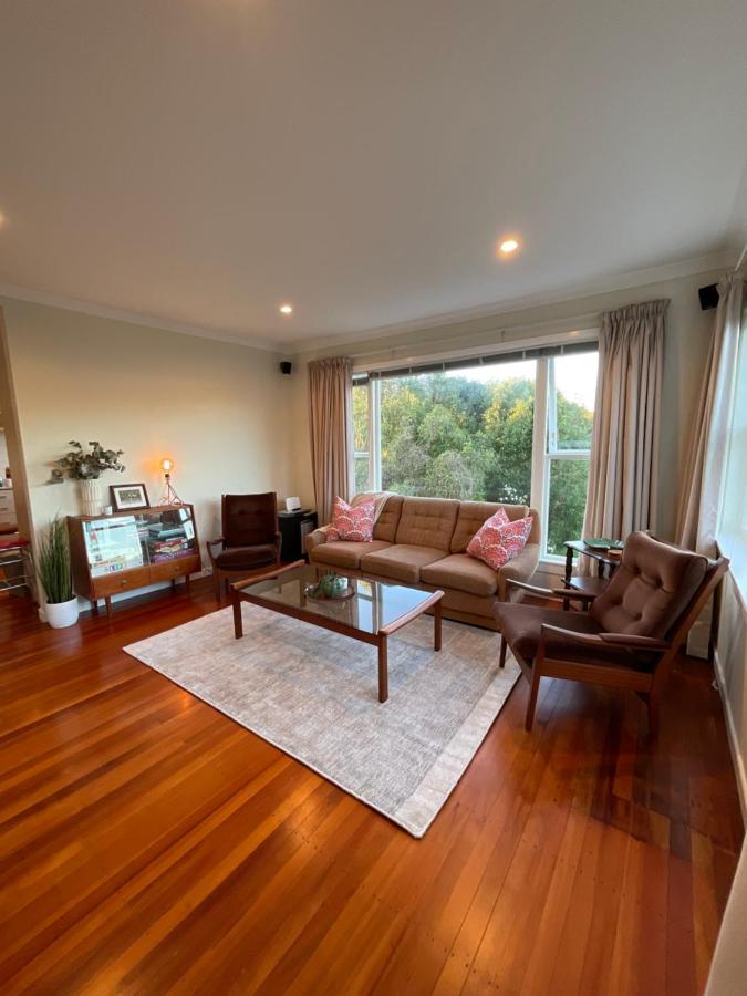 B&B Paraparaumu - Refined, Retro & Relaxing - Bed and Breakfast Paraparaumu